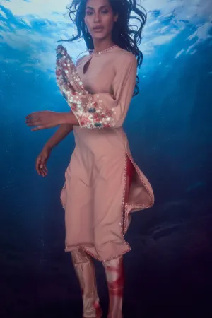 Salmon Pink Single-sided Angel-sleeved Straight Kurti with Long Tight-fitting Trousers and Net Dupatta