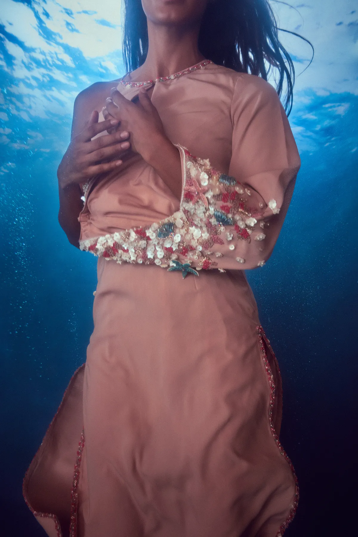 Salmon Pink Single-sided Angel-sleeved Straight Kurti with Long Tight-fitting Trousers and Net Dupatta